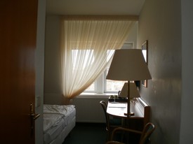 hotel - záclony střešní okna 2